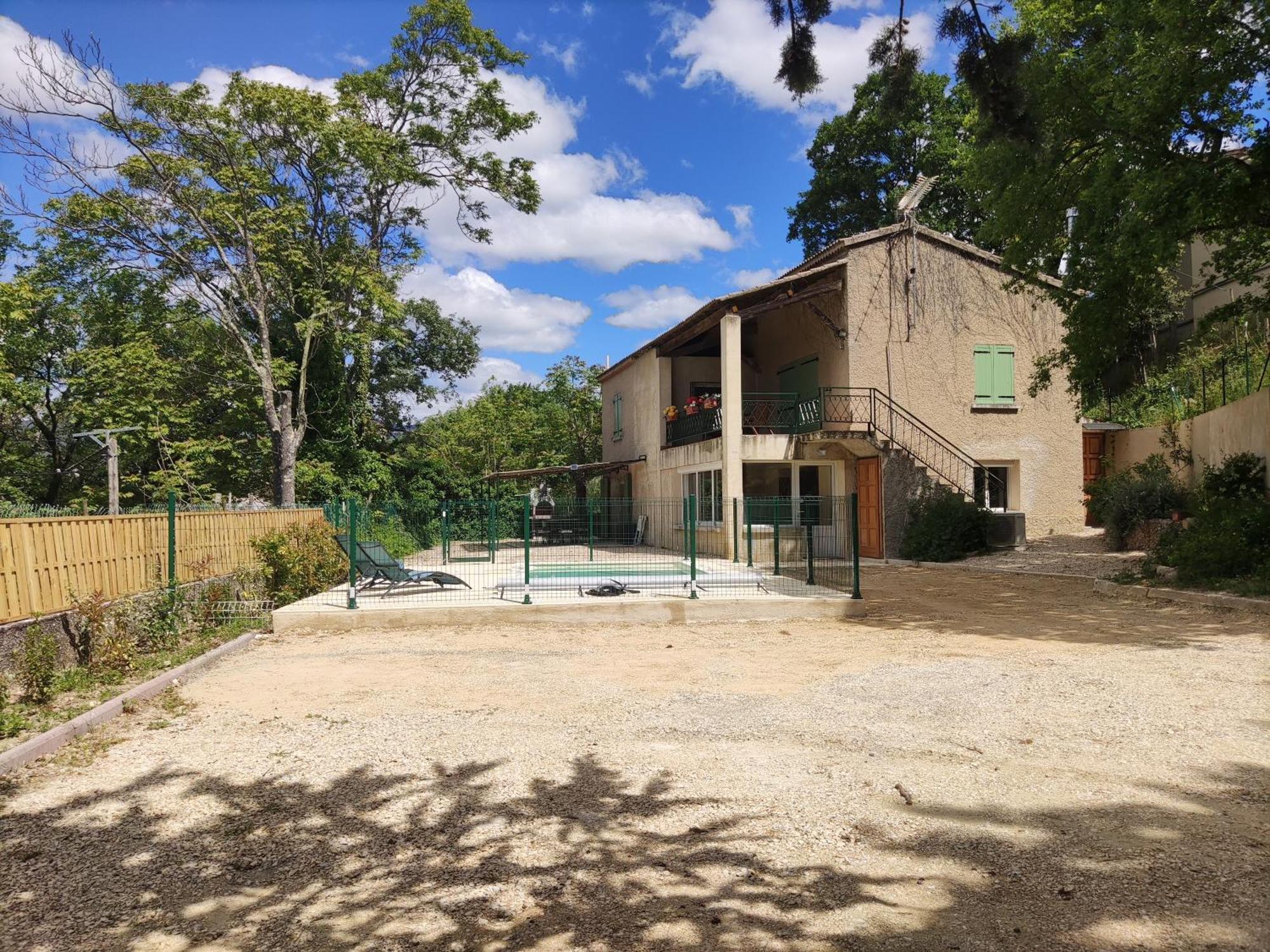 Maison Confortable A Ansouis Dans Le Luberon Exterior foto